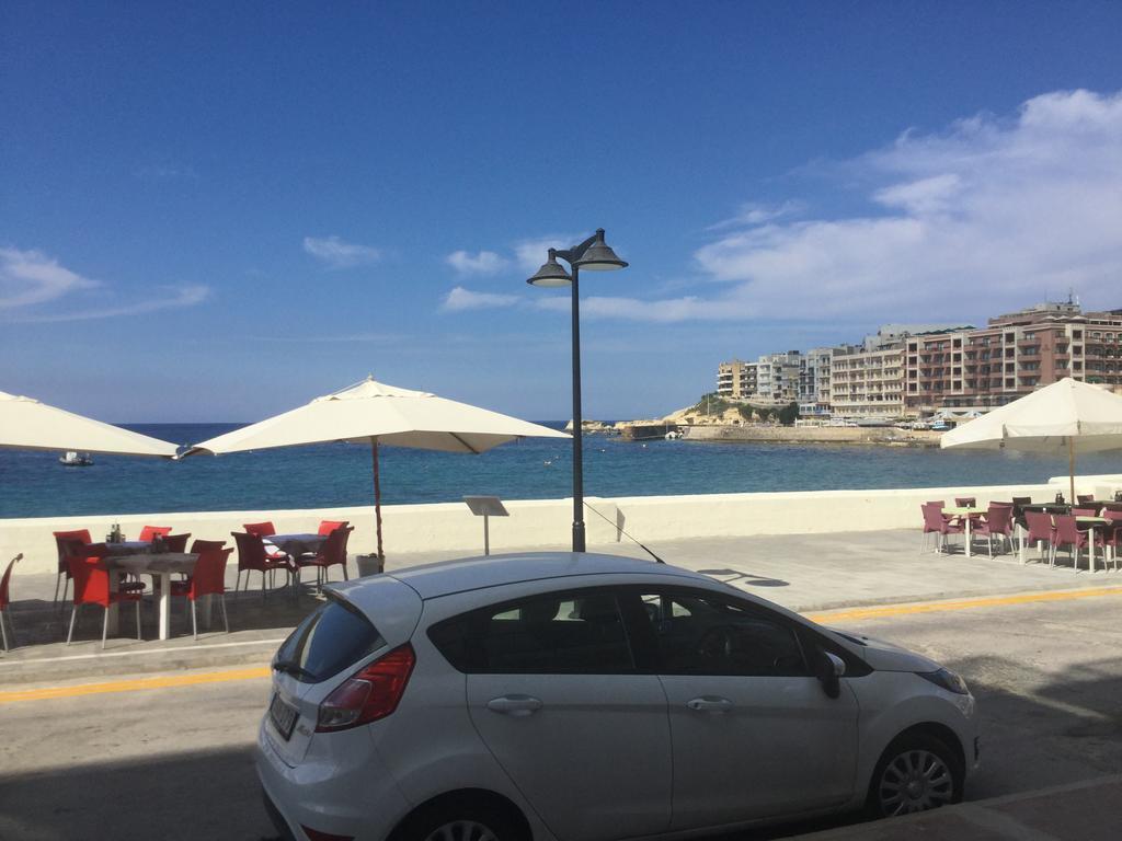 Beachfront Deluxe Apartment *